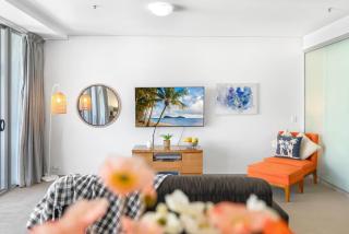 Belle Escapes 703 Harbour Lights Cairns Apartment with water views - Cairns - 3