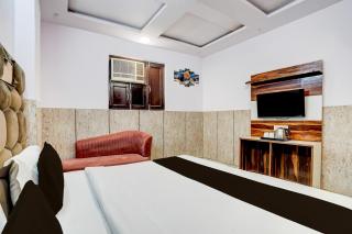 Collection O Jahangirpuri Metro Station Formerly SP Rooms - 1