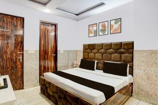 Collection O Jahangirpuri Metro Station Formerly SP Rooms - 9