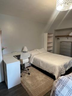 A Touch Of Pink On 16th Ave - 4