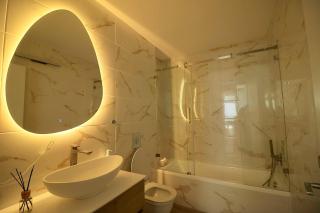 O&O Group High End 2BR W Parking Near Rothschild - 6