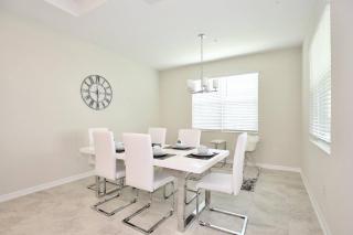 High End Apartment In Storey Lake Resort With Great Amenities 10 Miles To Disney! - Kissimmee - 1