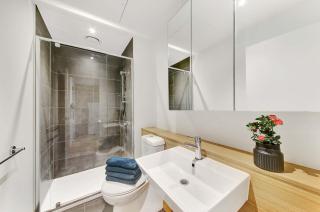 Cozy City View 2BR Apt Near Southern Cross Station - 3