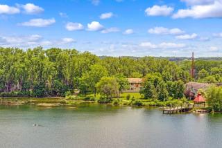 Super 8 by Wyndham Chaska - 8