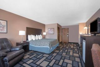 Days Inn by Wyndham Watertown - Watertown - 5
