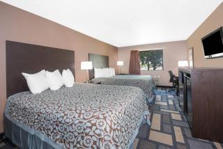 Days Inn by Wyndham Watertown - Watertown - 2