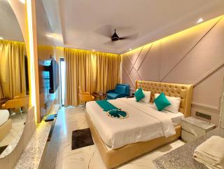 HOTEl DL PALACE Near Sea View & Jagannath Temple - Lift # Wifi # Parking and Restaurant Facilities - All Room Sea Facing With Attached Balcony - A Best Premium Luxuary Hotel In Puri - Puri - 1