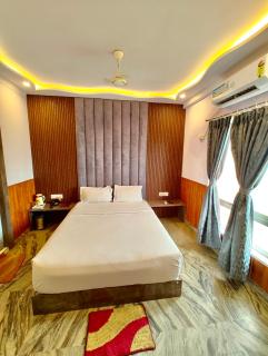 HOTEl DL PALACE Near Sea View & Jagannath Temple - Lift # Wifi # Parking and Restaurant Facilities - All Room Sea Facing With Attached Balcony - A Best Premium Luxuary Hotel In Puri - Puri - 5