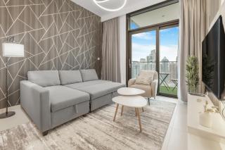Modern 1BR apartment in Burj Crown - 3