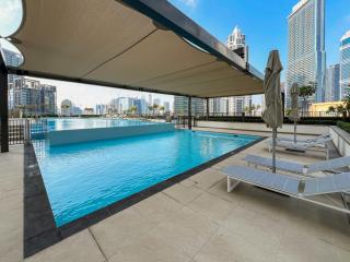 Modern 1BR apartment in Burj Crown - 1