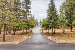 Mountainside Escape EV Charger, Patio & Views - 4