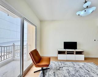 Homes2Retreat - JVC Charm - 1BR Apt with Private Balcony - 4