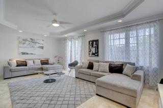 Private Patio Cali King Bed Sleeps 10 - 5