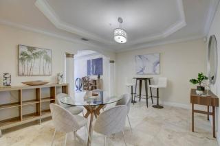 Private Patio Cali King Bed Sleeps 10 - 8