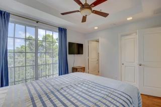 Private Patio Cali King Bed Sleeps 10 - 1