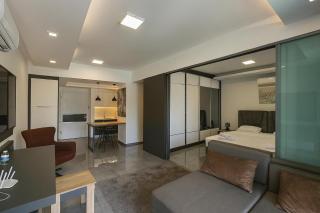 One-Bedroom Apartment and Luxury Penthouse in a Poolside Complex - 5