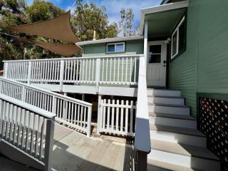 Catalina Three Bedroom Home With Hot Tub And Golf Cart - 2