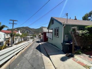 Catalina Three Bedroom Home With Hot Tub And Golf Cart - 2