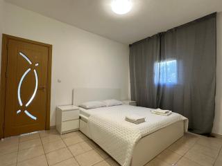 Villa Marija- Garden Apartment with shared pool just 100m from beach - Pirovac - 7