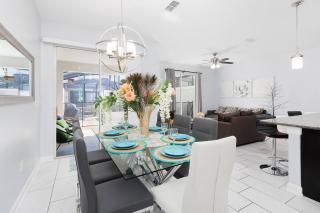 Bright family townhouse w BBQ & patio - 1