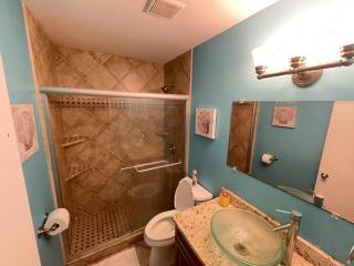Beautiful 1bed 1bath Condo In Downtown Red Hook - - 2