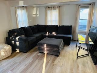 Super Modern 2-Bedroom Riverside Home Near RIT - Skorka - 7