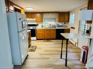 Super Modern 2-Bedroom Riverside Home Near RIT - Skorka - 2