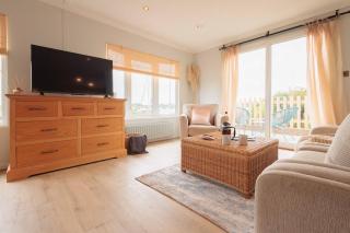 Sunset Lodge, River View & Log Burner - 3
