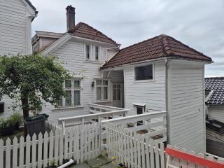 Nydelig hus med privat hage og fantastisk utsikt over Fisketorget, Bryggen og Bergen sentrum - 7