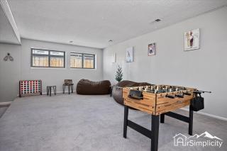 Spacious home w game room & firepit - 7