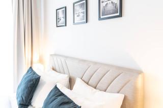 Near Airport Metro 1-bdr Apt Wi-fipoolgym - Istanbul - 1