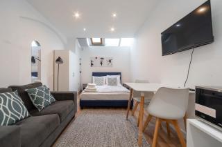 Spacious Studio Apartment in Shoreditch - London - 6