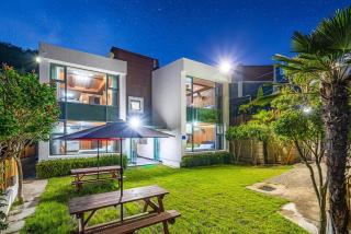 Tongyeong Travel Guest Pension - 1