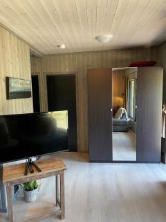 Peaceful lakefront cabin - 9