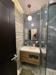 Luxury apartment in best place - Sheikh Zayed - 9