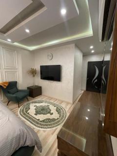 Luxury apartment in best place - Sheikh Zayed - 6