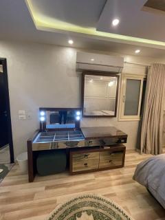 Luxury apartment in best place - Sheikh Zayed - 2