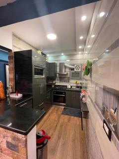 Luxury apartment in best place - Sheikh Zayed - 1
