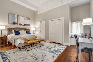 Garden Dist Condo Mardi Gras Season Balcony - 8