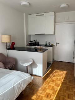 Charming Courtyard Flat - Scandinavian & Central - 4