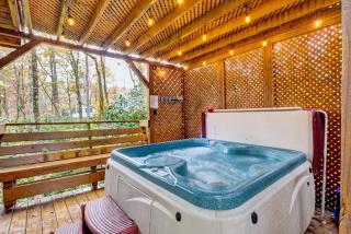 Mamaw's Cabin with Hot Tub - 9