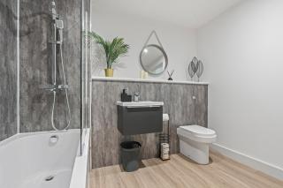 Liverpool City Stay 2BR Apartment Sleeps 3 - 8