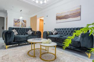 elegant beautifully furnished two bedroom apartment with unbeatable city scenic views with swimming pool and well equipped gym and ample parking space - 0