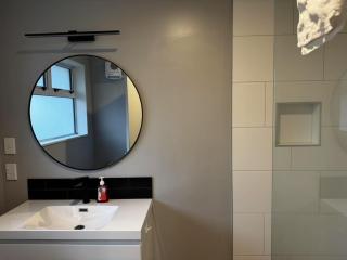one master bedroom near airport - - 8