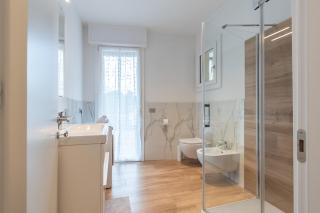 Large studio apartment with balcony in city centre - 5