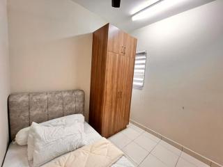 Hawraa Homestay 3BR Alanis Residence - Sepang - 1