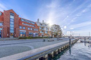 HafenLiebe mit Blick über den Warener Stadthafen - 3
