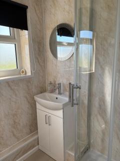 2 Bed Bungalow -25 Gower Holiday Village - Dog Friendly - Swansea - 8