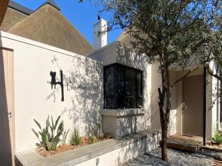 Luxury Villa with Heated Pool - Hoedspruit - 5