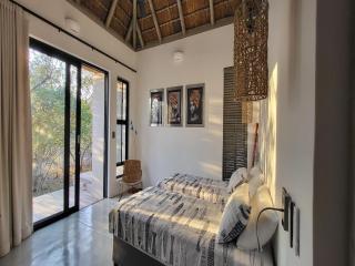 Luxury Villa with Heated Pool - Hoedspruit - 2